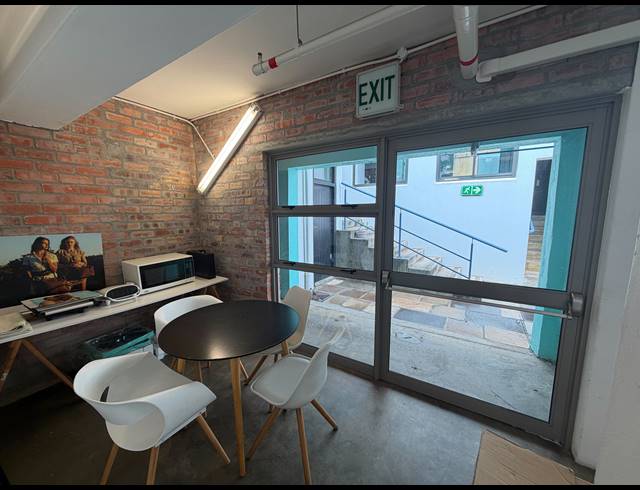 151M² BUILDING TO LET IN WOODSTOCK